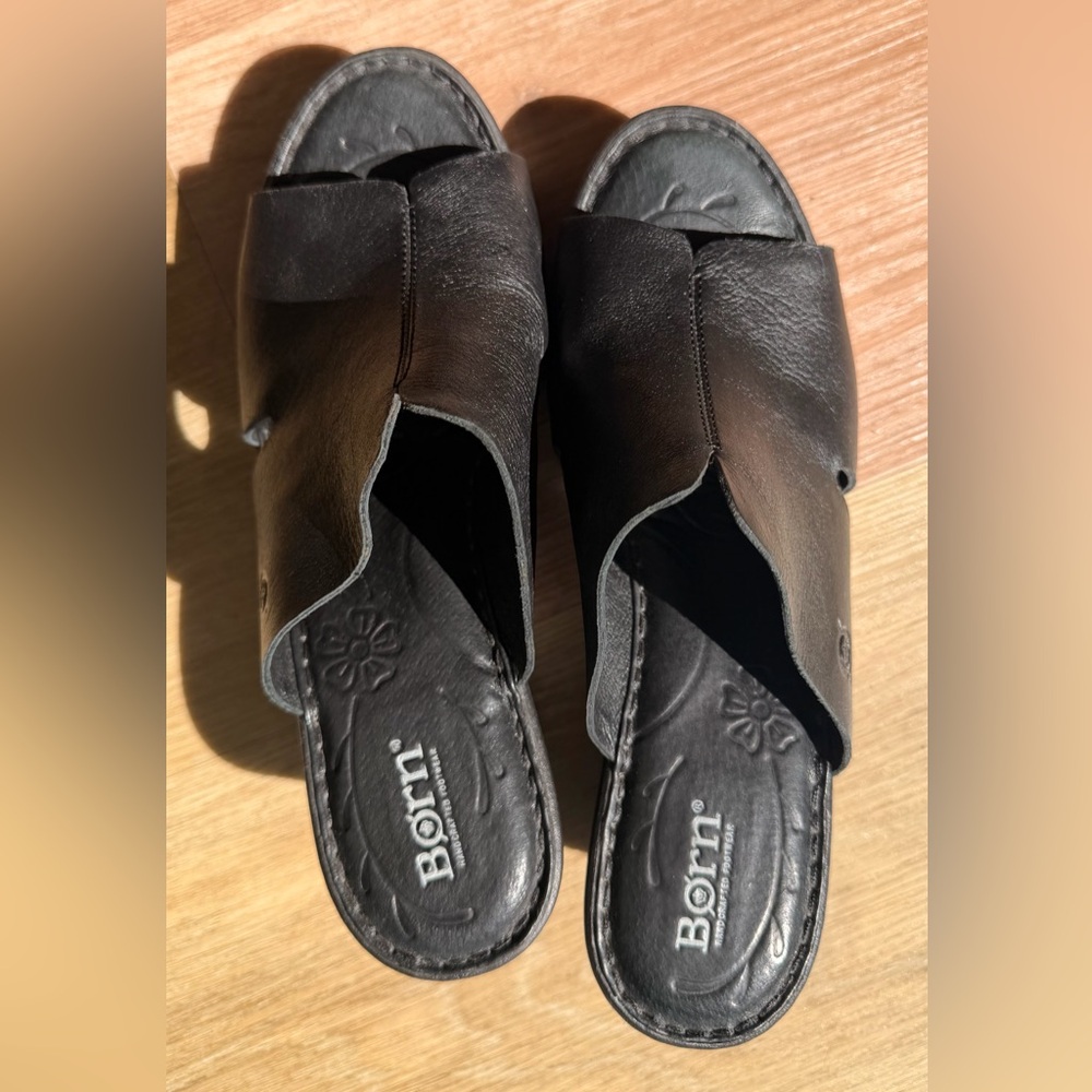 Born women’s black leather wedge slides size 10M